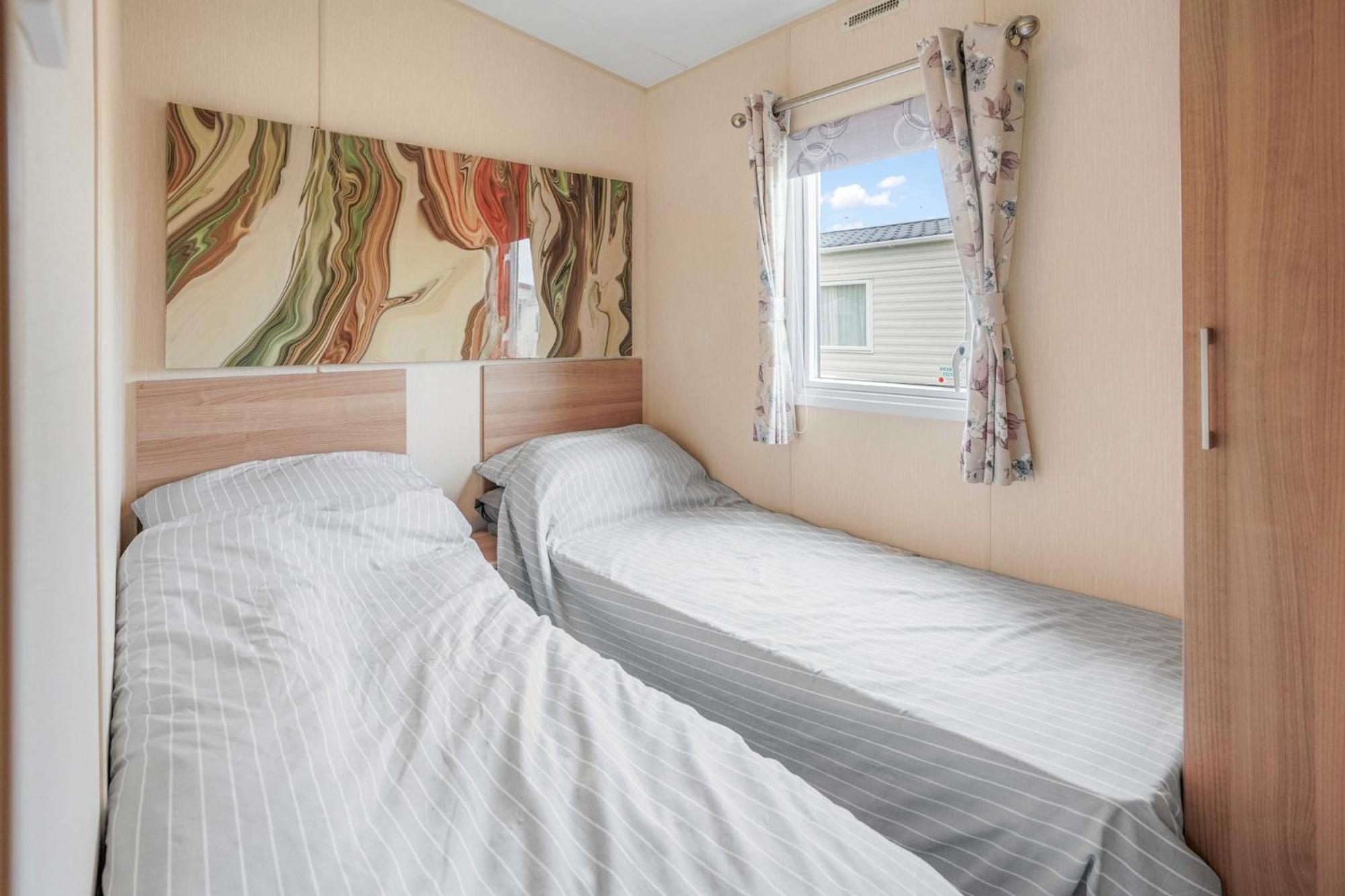 Sunscape Lodge Corton  Luaran gambar